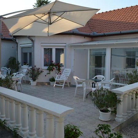 Henrietta - Violetta Apartman Hajduszoboszlo Ngoại thất bức ảnh