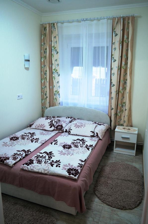 Henrietta - Violetta Apartman Hajduszoboszlo Ngoại thất bức ảnh