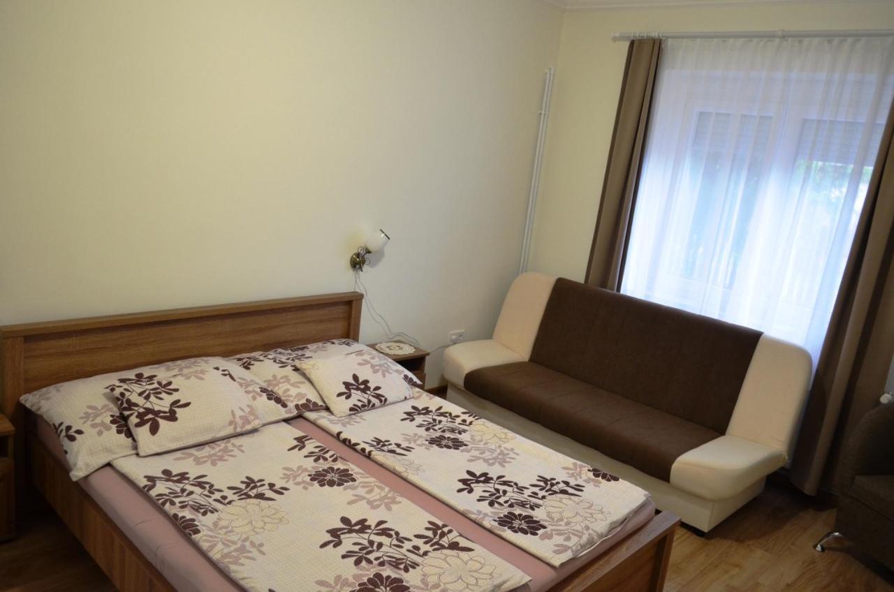 Henrietta - Violetta Apartman Hajduszoboszlo Ngoại thất bức ảnh
