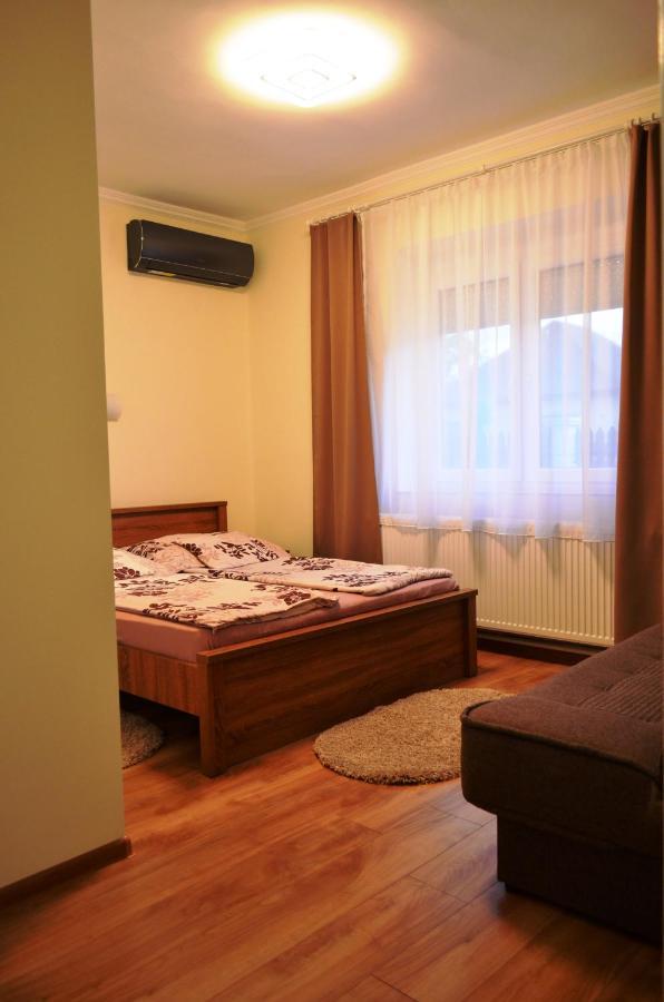 Henrietta - Violetta Apartman Hajduszoboszlo Ngoại thất bức ảnh