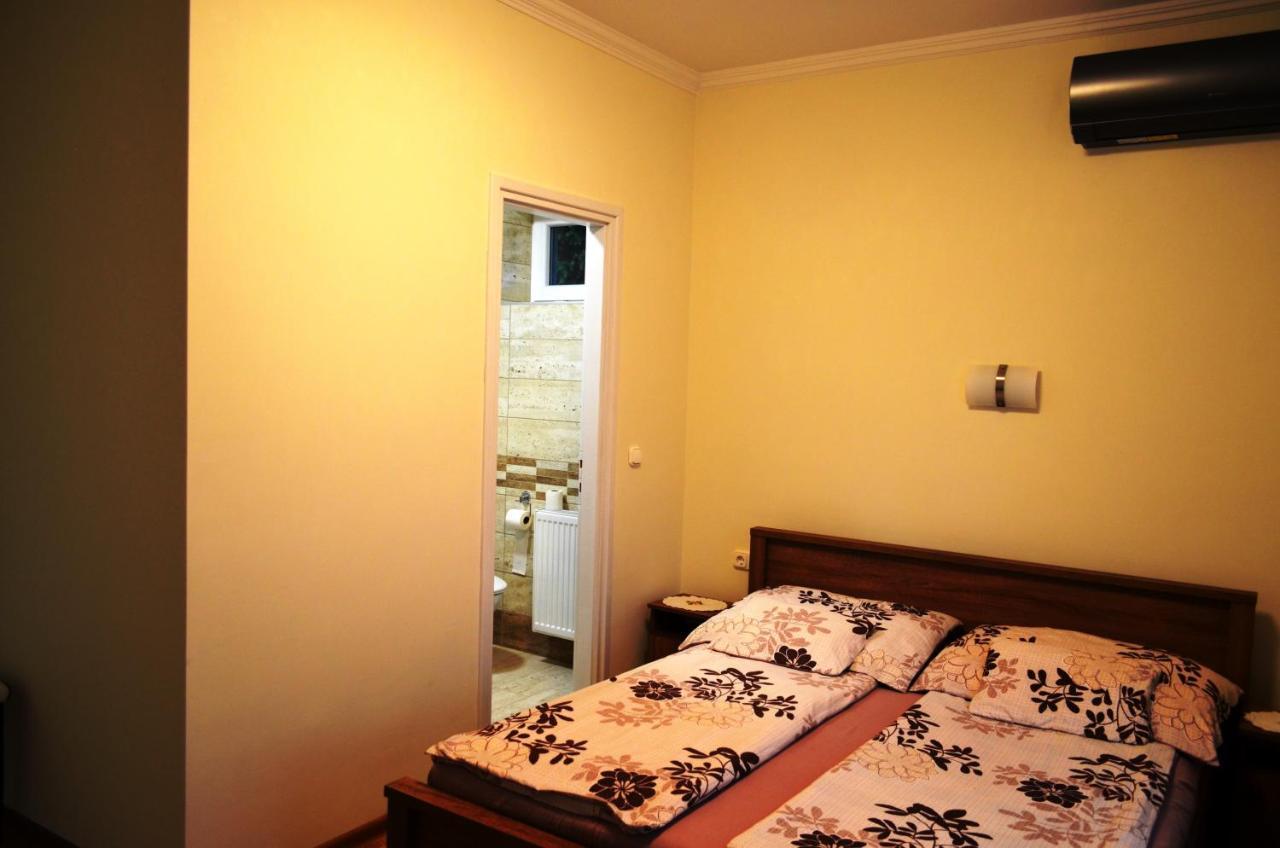Henrietta - Violetta Apartman Hajduszoboszlo Ngoại thất bức ảnh