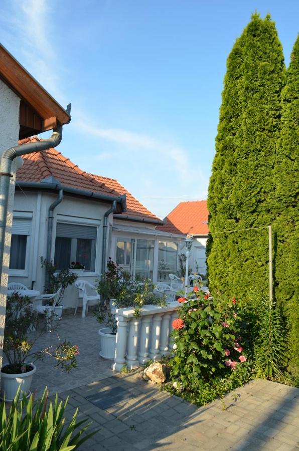 Henrietta - Violetta Apartman Hajduszoboszlo Ngoại thất bức ảnh