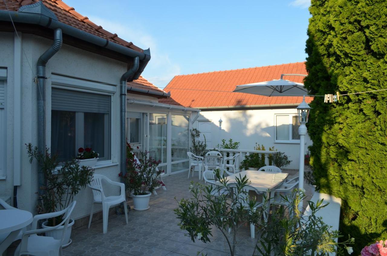 Henrietta - Violetta Apartman Hajduszoboszlo Ngoại thất bức ảnh